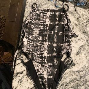 jolyn One-piece, size 28